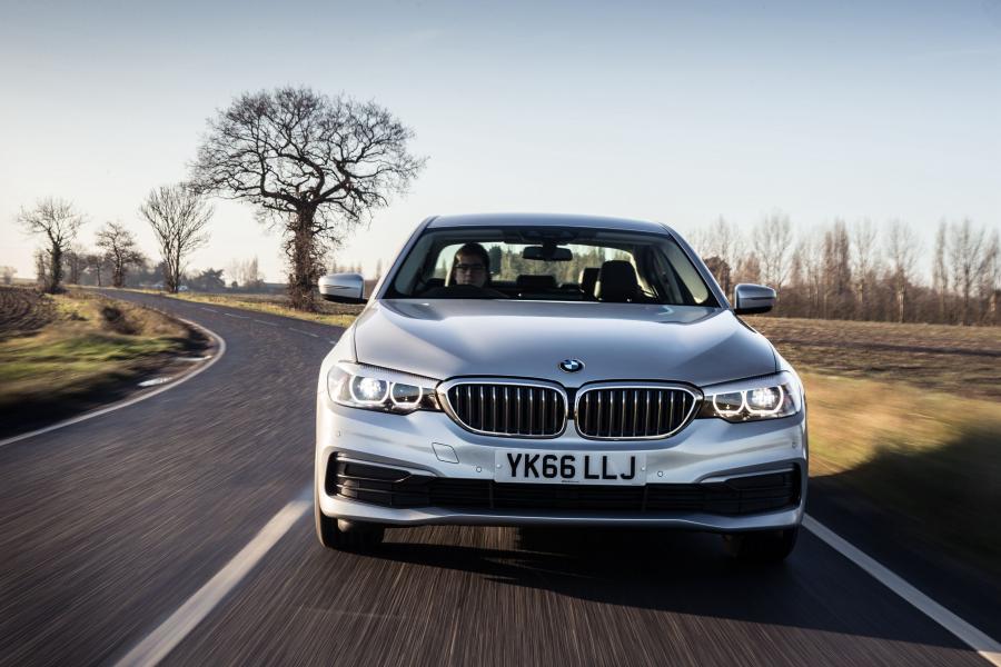  BMW 520d SE Sedan 2017 года  (UK) (фото 13 из 18)